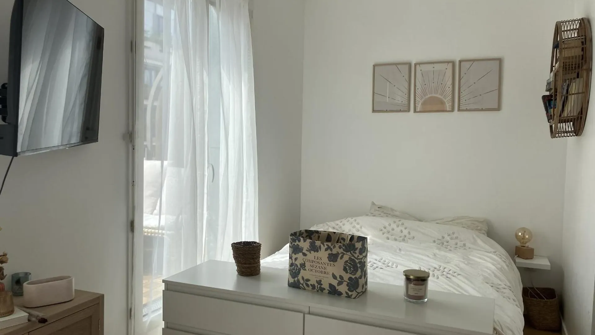 Apartment With Terrace Near Montmartre Paris