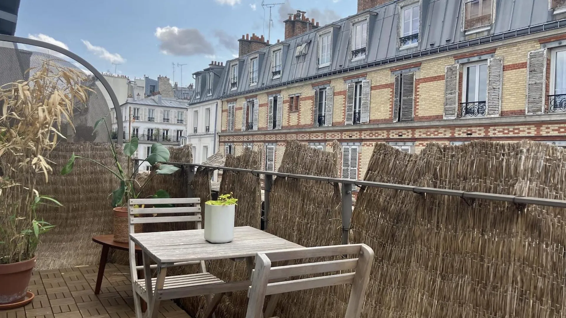 Apartment With Terrace Near Montmartre Paris