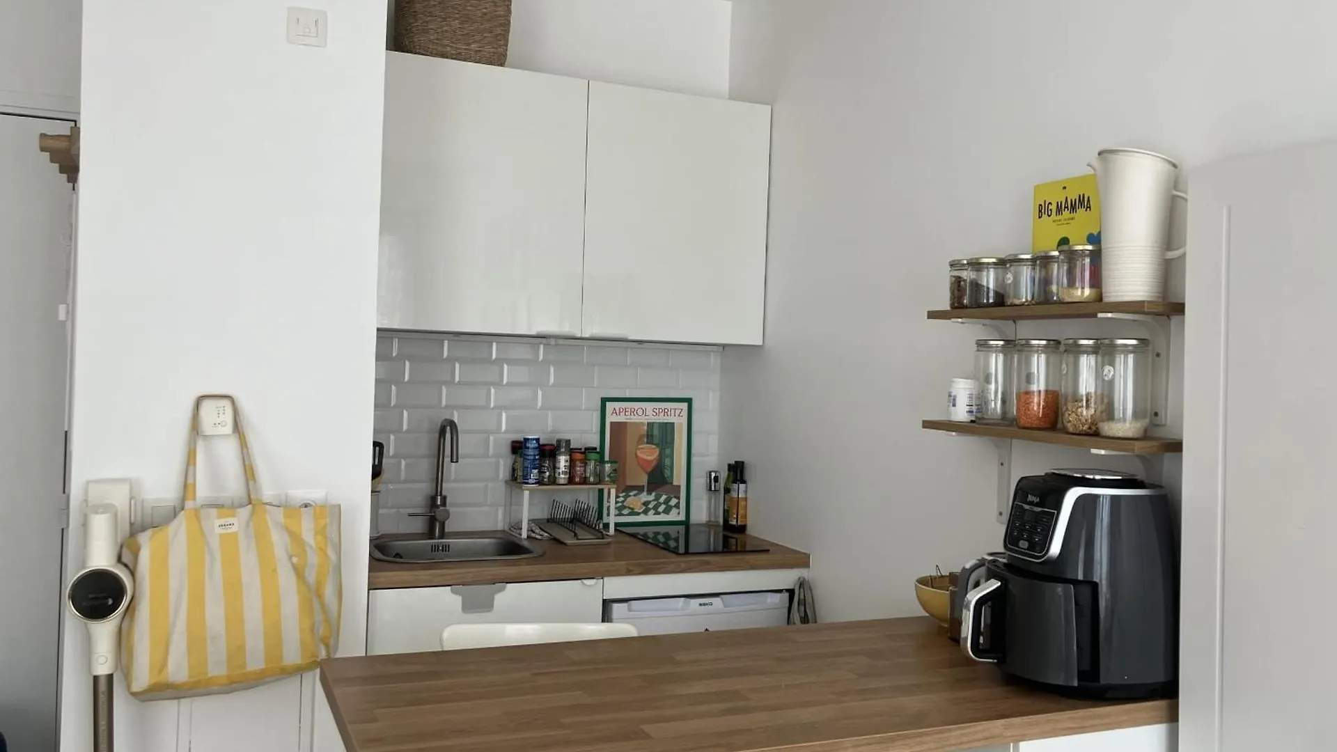 Apartment With Terrace Near Montmartre Parijs