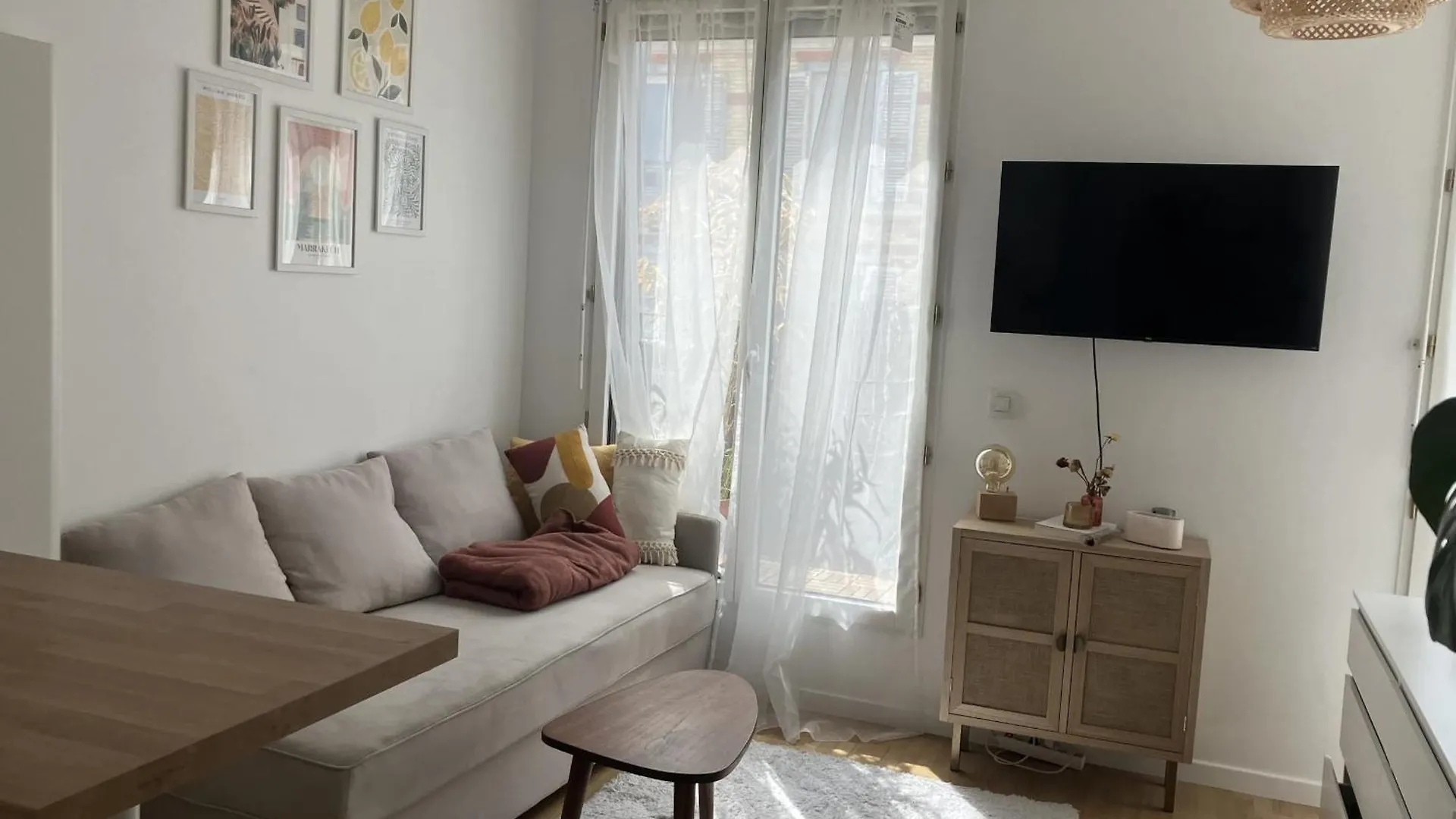 Apartment With Terrace Near Montmartre Parijs